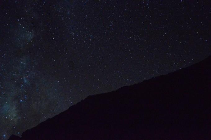追星追魔怔了！多位老师为难学生，甩脸色告黑状，只因学生是对家